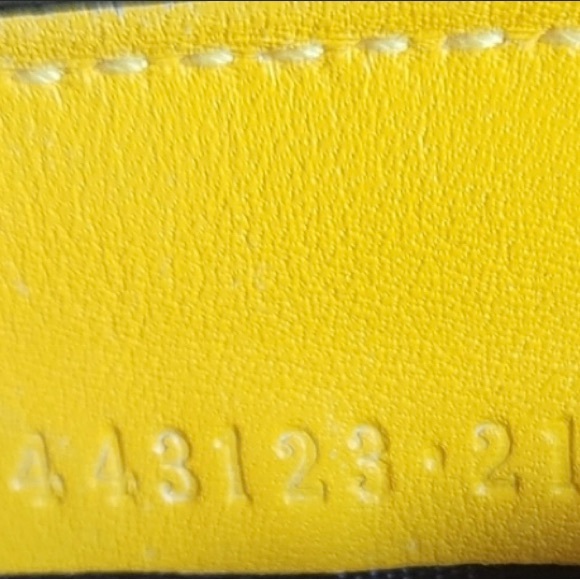 Authentic Gucci Yellow Leather Wallet - Picture 3 of 12